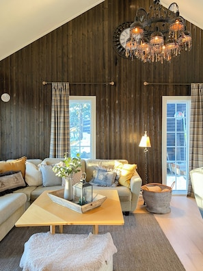 TV, fireplace - Family cabin with hot tub at Skeikampen (Svingvoll)