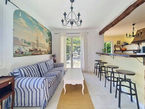 TV, fireplace - Mediterranean villa in the hills of Nice (Aspremont)