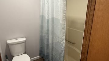 Basic Room | Bathroom