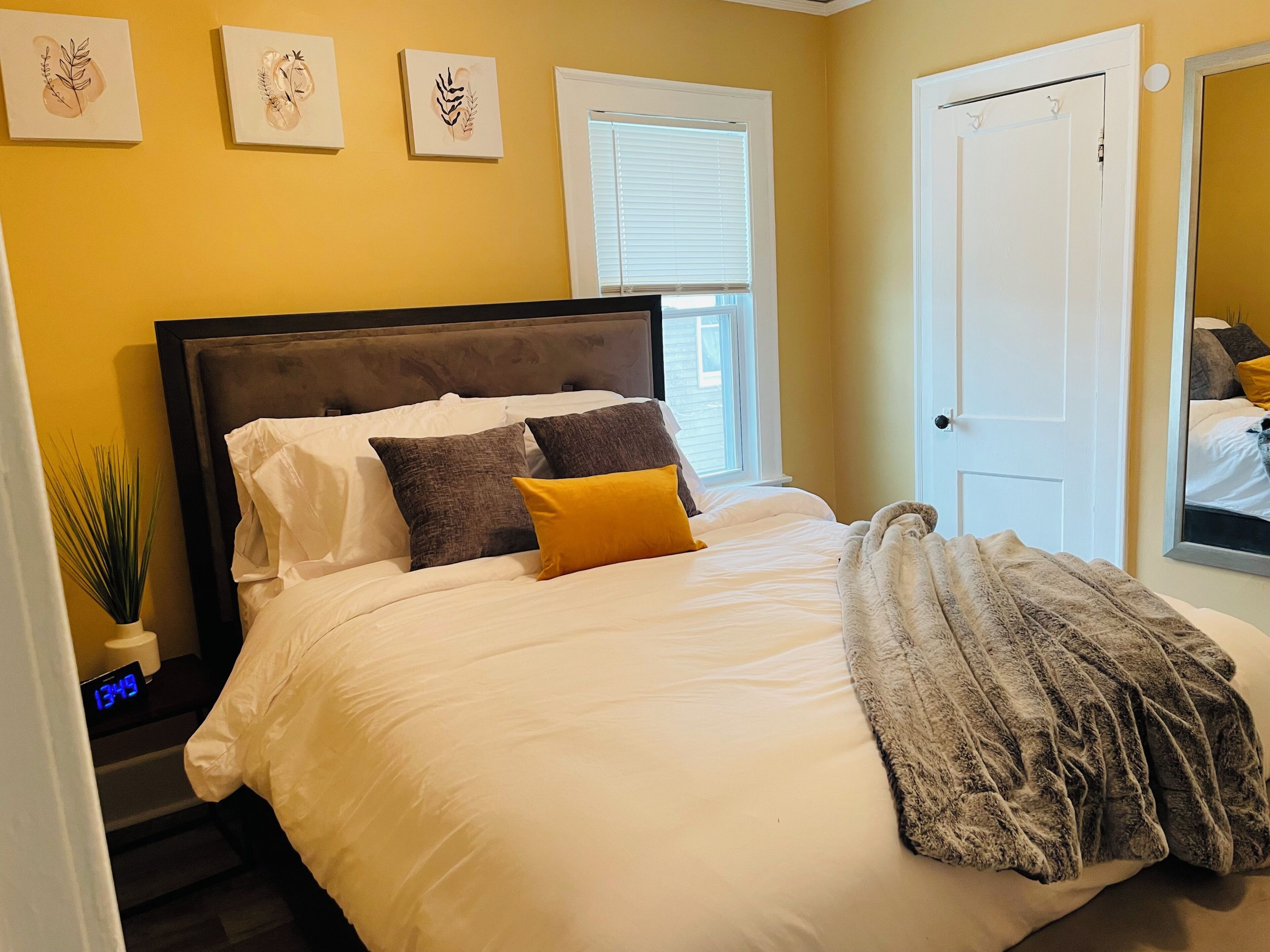1 bedroom, iron/ironing board, internet, bed sheets