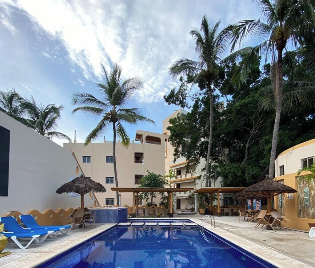 4 outdoor pools