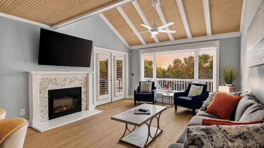 Isle Be There by Avantstay Shared Pool + Pickleball Court + Sunroom + Deck Walk to the Beach