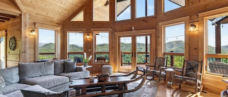 單棟房屋 (4 Bedrooms) | 內部