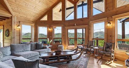 Serenity Ridge by Avantstay Spa + Game Room + Firepit Deck + Mountain Views Short Drive to Pigeon Forge