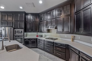 Private kitchen - Queen Creek 4BR Family Retreat (Queen Creek)