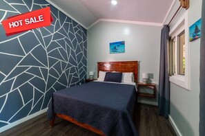 Room - S2 Sea Star - Peaceful Beachfront Studio with AC and full Kitchenette (West End)