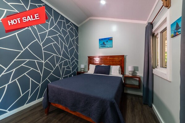 Room - S2 Sea Star - Peaceful Beachfront Studio with AC and full Kitchenette (West End)