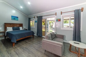 Room - S2 Sea Star - Peaceful Beachfront Studio with AC and full Kitchenette (West End)