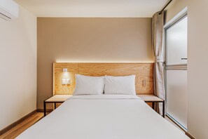Apartamento básico | Minibar, escritorio, espacio para trabajar con un portátil