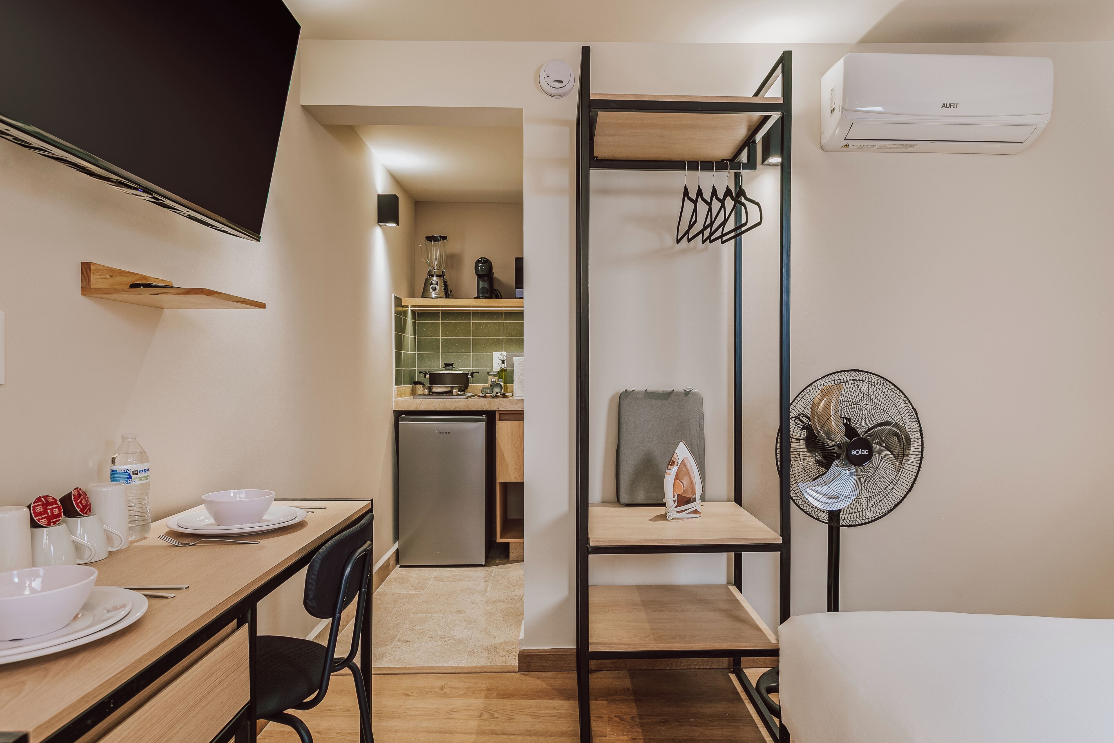 Basic-Apartment | Minibar, Schreibtisch, laptopgeeigneter Arbeitsplatz