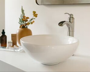Hair dryer, towels, soap, toilet paper - Franziska Haus - Brigitte's Suite (Dundee)