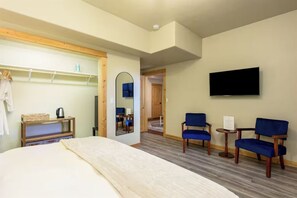 Iron/ironing board, WiFi, bed sheets