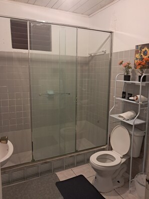 Bathroom - 2-bedroom house in serene Port Antonio with cool AC (Port Antonio)