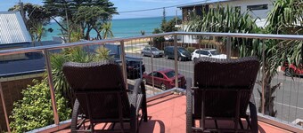 Sea View Steps to Central Esplanade Pet Friendly