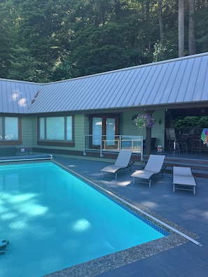 Piscine extérieure, piscine chauffée