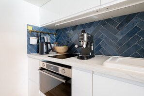 Fridge, microwave, oven, coffee/tea maker