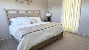 3 bedrooms, desk, WiFi, bed sheets