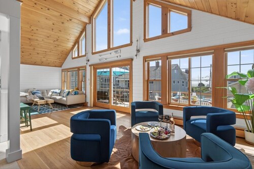 Epic Wells Beach House: The Apex at Moody