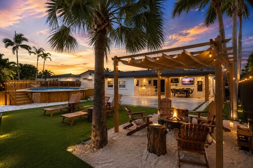 Tropical Lakehouse Escape in Miami neighborhood