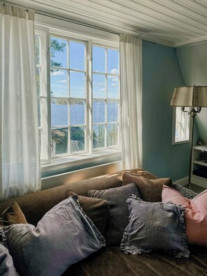 TV, fireplace - Exclusive archipelago idyll with magical sunsets (Tynningö)