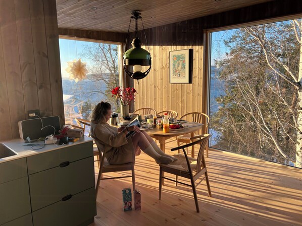 Dining - Traditional cabin in modern Drøbak (Drøbak)