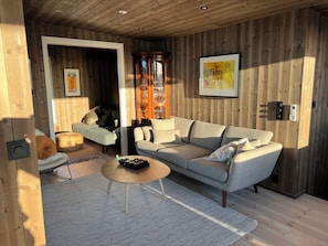 TV, fireplace - Traditional cabin in modern Drøbak (Drøbak)