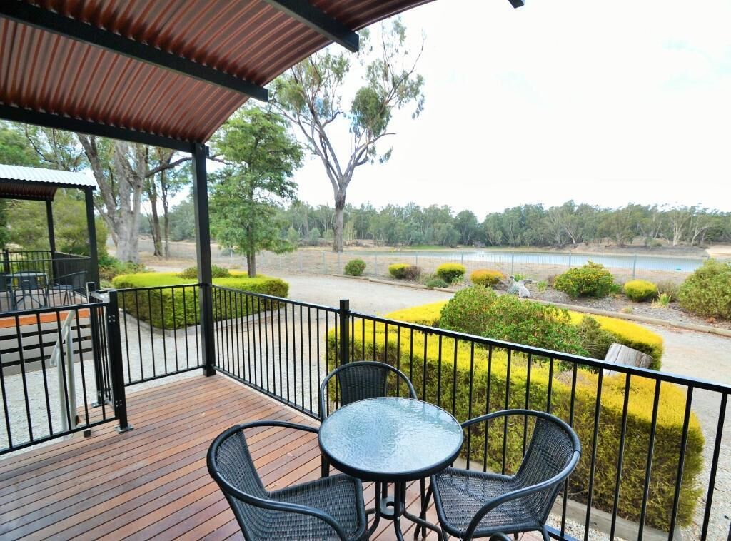 Deluxe huisje, balkon, uitzicht op rivier | Buiten dineren