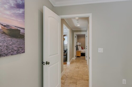Heated Pool 4bd/2ba Sleep 12 in Beds Near FIT/Golf
