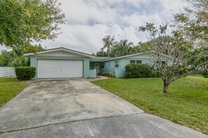 A single-story house with a garage, a front lawn, and a driveway. - 2 Pool Homes-10BD/6BA-Sleeps 30 Game Rm 20mi USSSA (Melbourne)