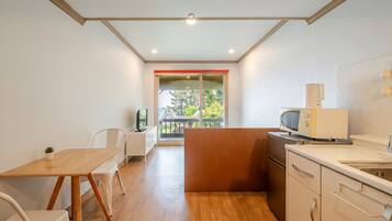Basic Room, 1 Bedroom (Room 103 (Ocean View)) | 1 bedroom, free WiFi