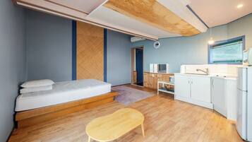 Basic Room, 1 Bedroom (Room 101 (Ocean View)) | 1 bedroom, free WiFi