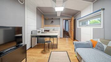 Basic Room, 1 Bedroom (Room 106 (Ocean View, Private)) | 1 bedroom, free WiFi