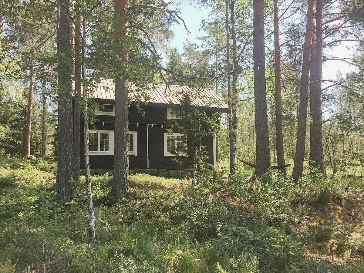 Exterior. Historic forest cabin by Lake Steinsvannet