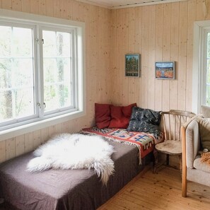 Room - Historic forest cabin by Lake Steinsvannet (Hærland)