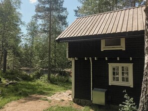 Exterior - Historic forest cabin by Lake Steinsvannet (Hærland)