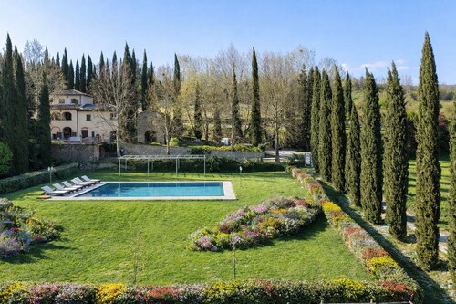 Villa with pool, gym, pond and panoramic views
