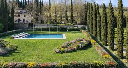 Villa with pool, gym, pond and panoramic views