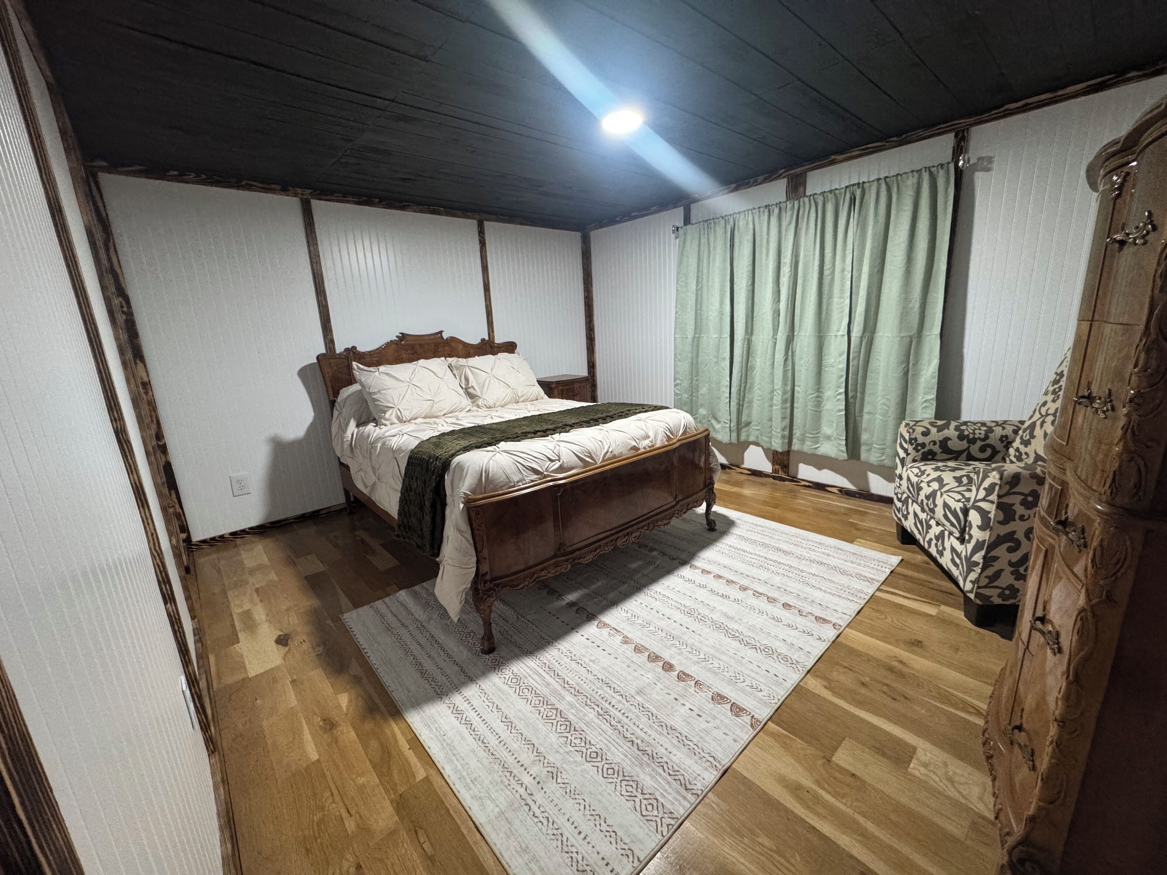 WiFi, bed sheets, wheelchair access