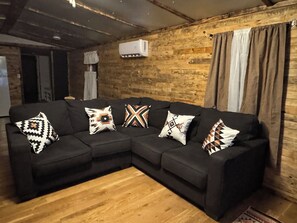 Living area - CountryComfortRetreat!!! 2-bedroom mobile home with AC in Birch Tree (Birch Tree)