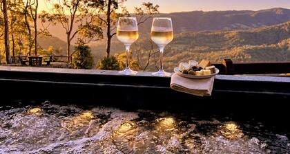 Luxury cabin w/private spa, epic valley views & resident wildlife!