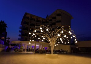 Outdoor dining - Infinity Beach Hotel Konaklı Alanya (Alanya)