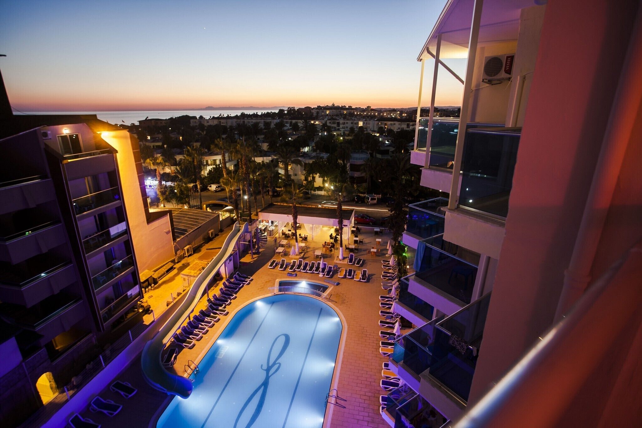 Seasonal outdoor pool, pool umbrellas, sun loungers