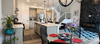 4BR Family Home | Free Parking | Calgary | Near Banff & Stampede
