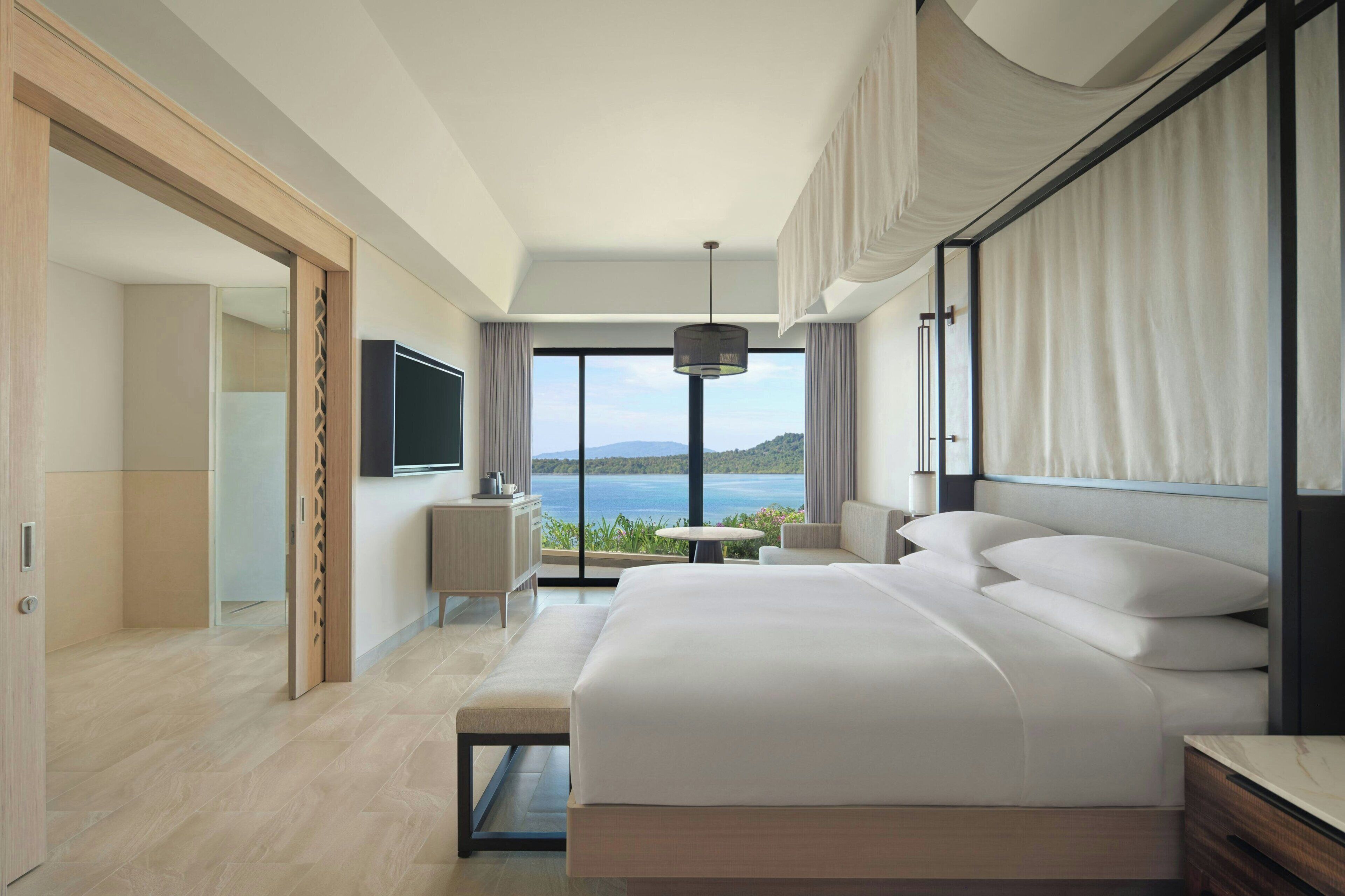 Room, 1 King Bed, Balcony, River View
