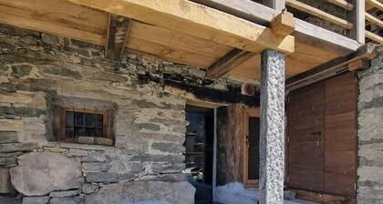 Walser cabin with rock SPA and Monte Rosa views