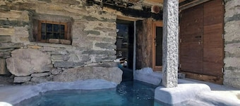 Walser-hytte med SPA i klippen og udsigt til Monte Rosa