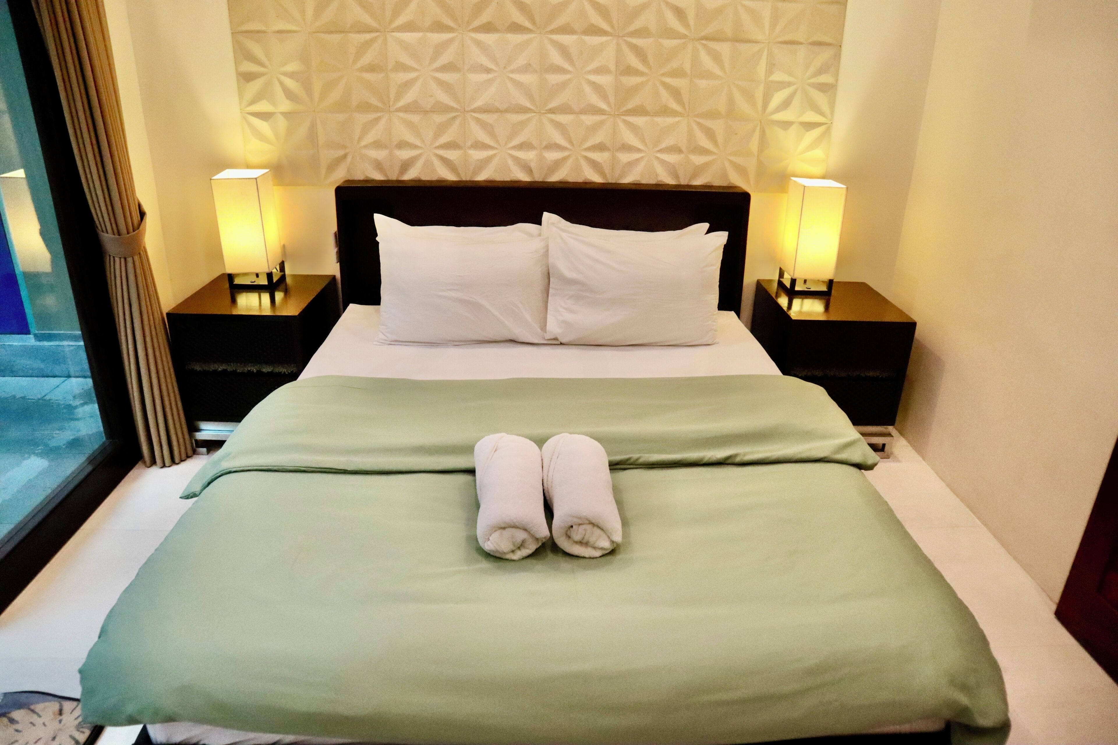 Iron/ironing board, WiFi, bed sheets