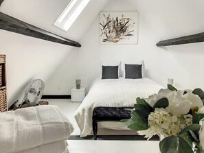 A bedroom with a bed, bedside tables, a wall-mounted abstract painting, a skylight, and a window. - Picardy house near Compiègne and Pierrefonds (Jaux)