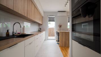 Fridge, microwave, oven, stovetop