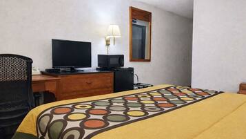 Single Room, 1 King Bed, Non Smoking, Microwave | Desk, laptop workspace, free WiFi, bed sheets